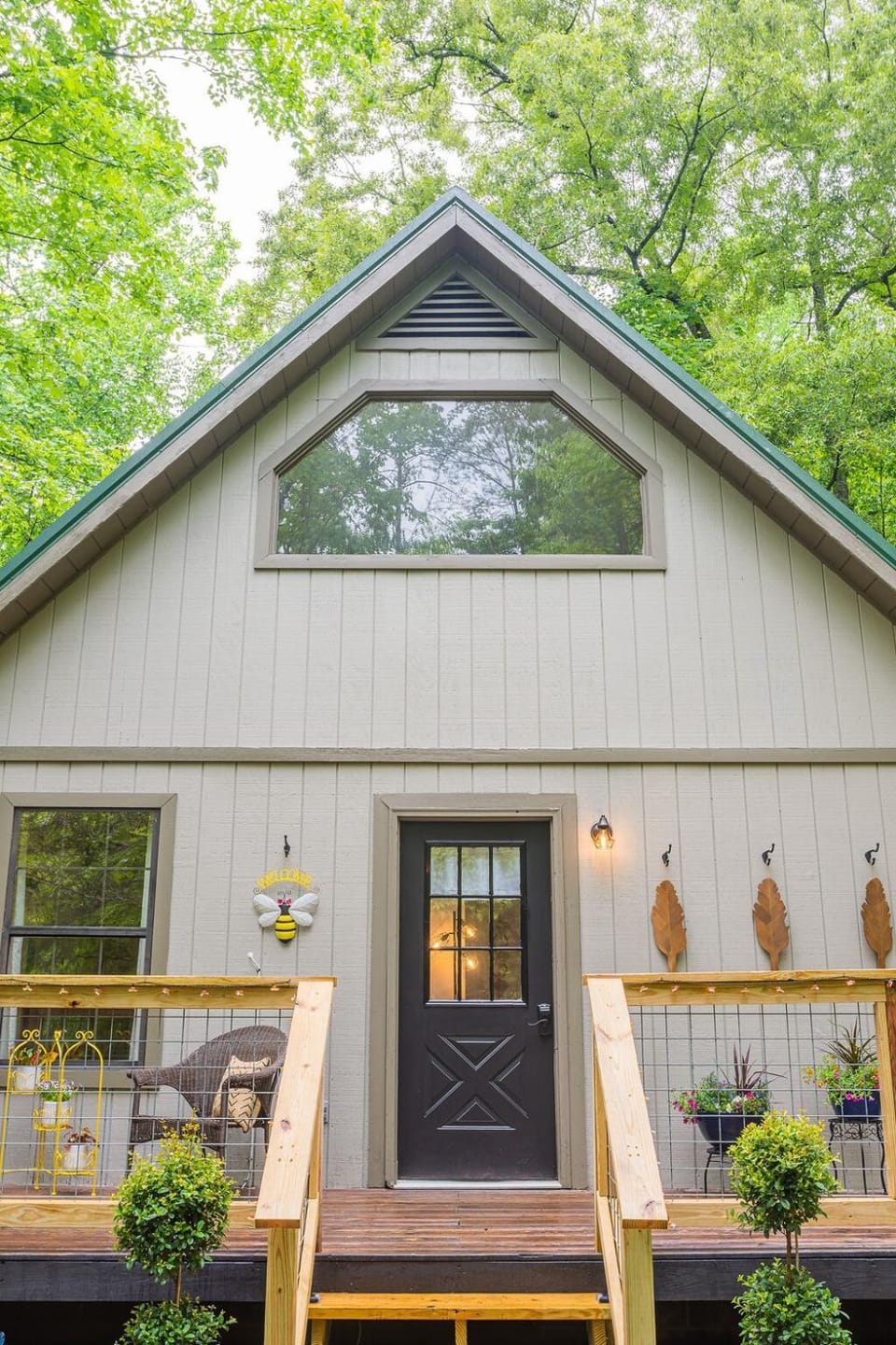 BEES KNEES A-frame Cabin for 2 hot tub wifi Cabin in Sevier County