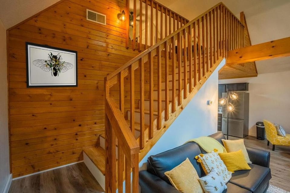 BEES KNEES A-frame Cabin for 2 hot tub wifi Cabin in Sevier County
