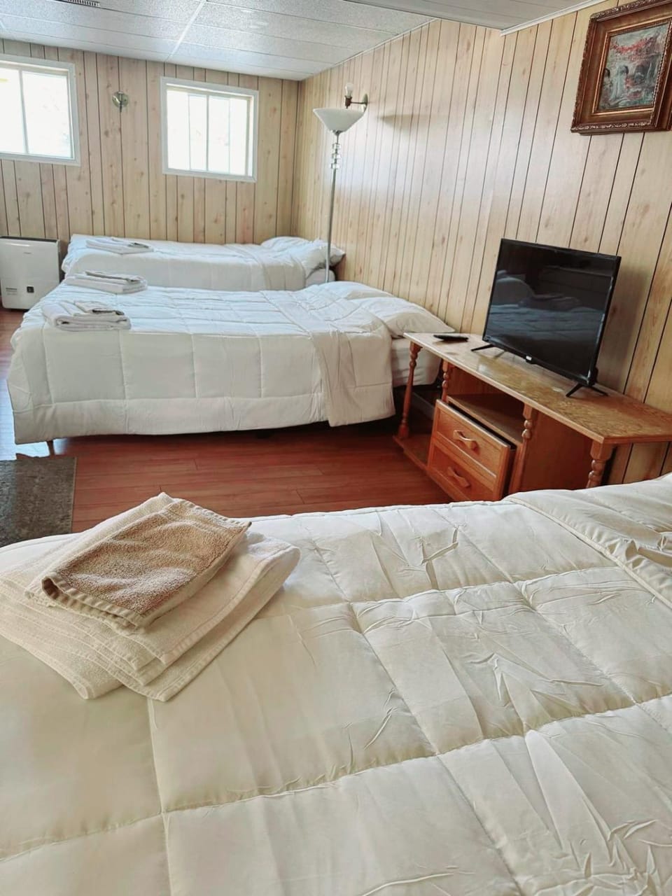 Beautiful Family-Friendly privet basement Vacation rental in Brossard