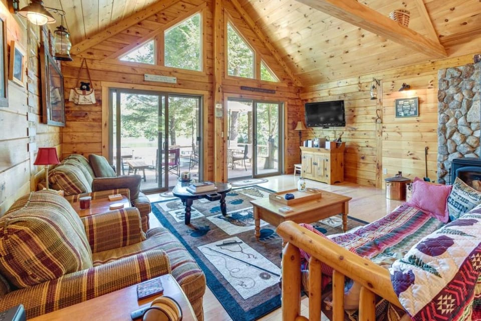 Bear Island Retreat - Quiet Cove on Lake Winnipesaukee House in Meredith