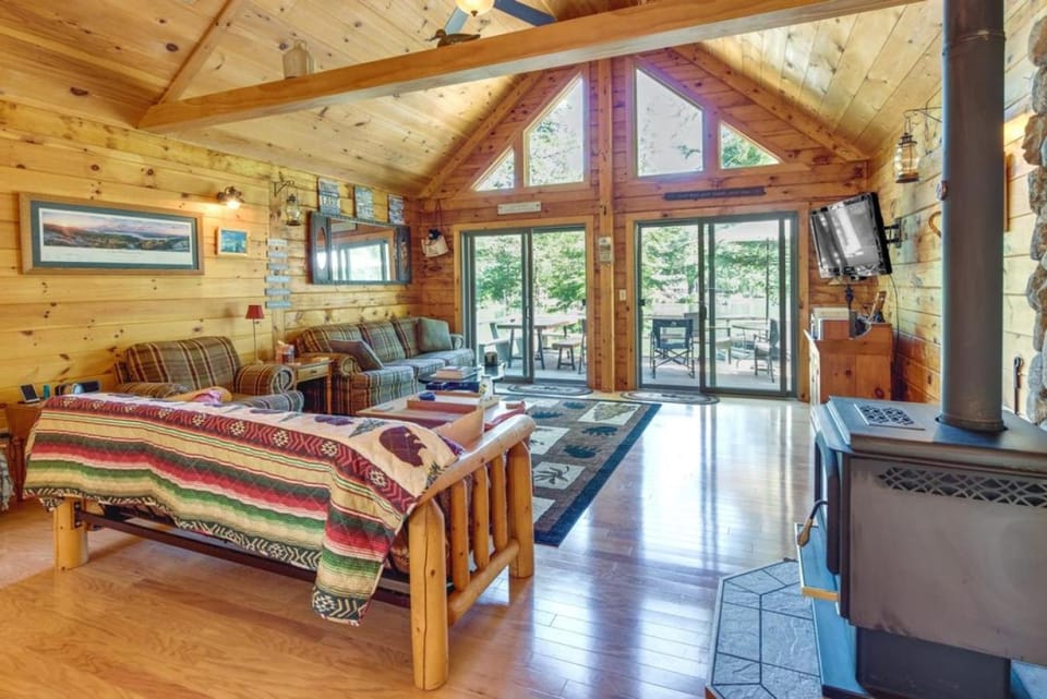 Bear Island Retreat - Quiet Cove on Lake Winnipesaukee House in Meredith