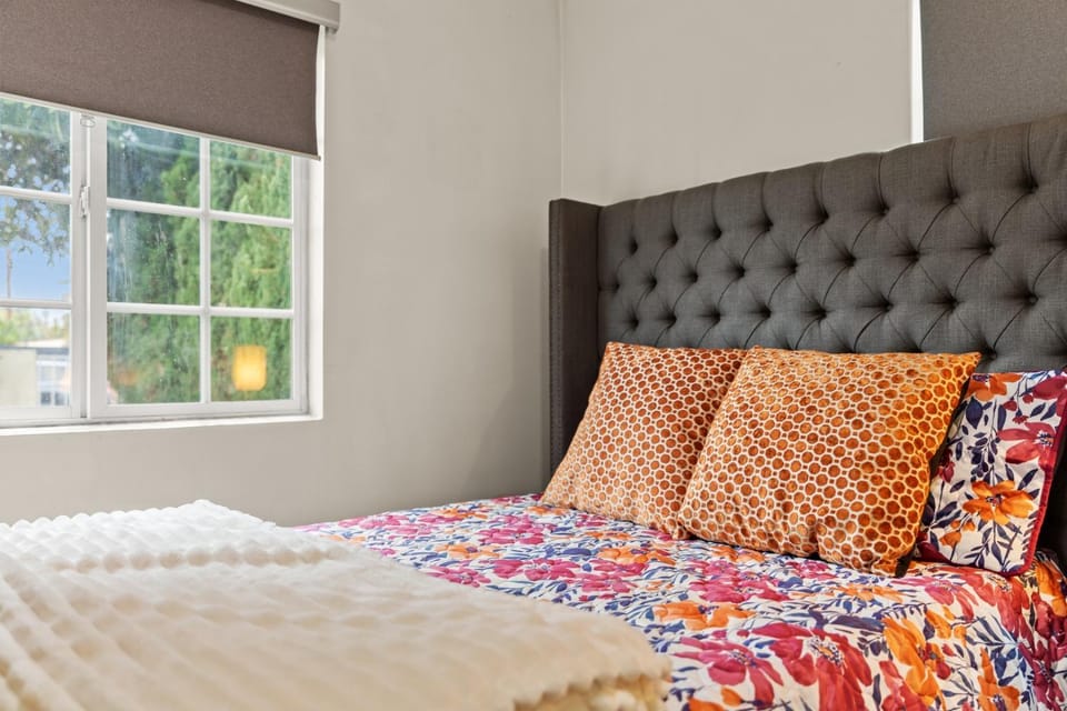Fireplace Evenings • Smart TV • Sleeps 7 House in Carson