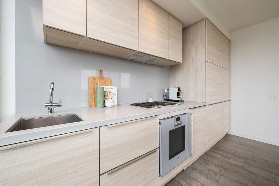 Skyline Serenity with Rooftop Pool Apartment in Melbourne