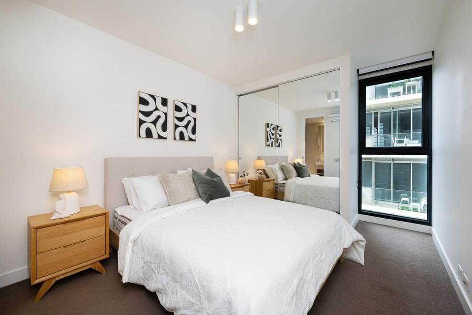 Skyline Serenity with Rooftop Pool Apartment in Melbourne