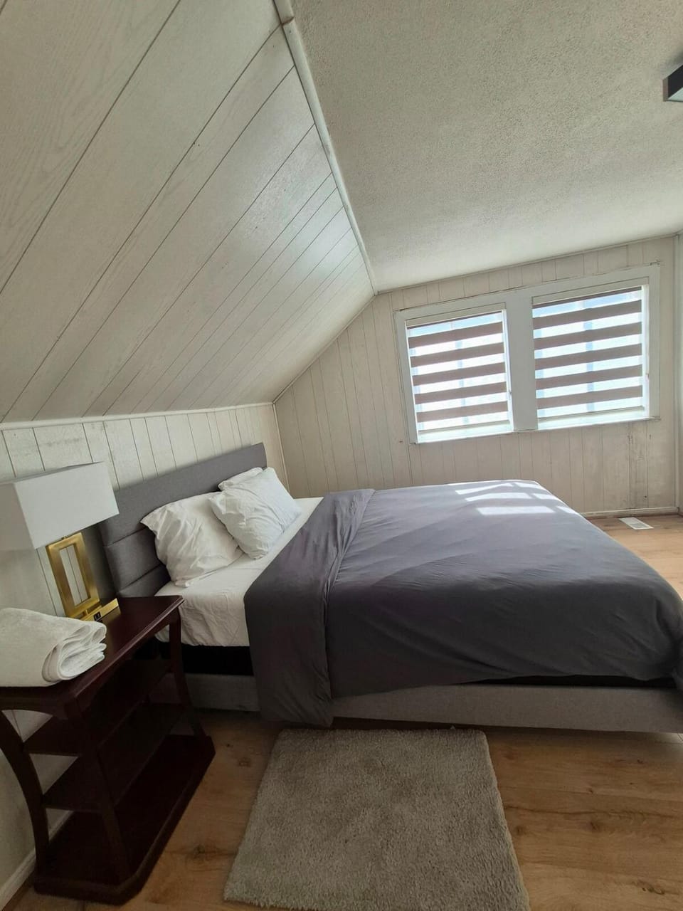 Cozy 3BR House Near Airport & Transit! House in Brampton