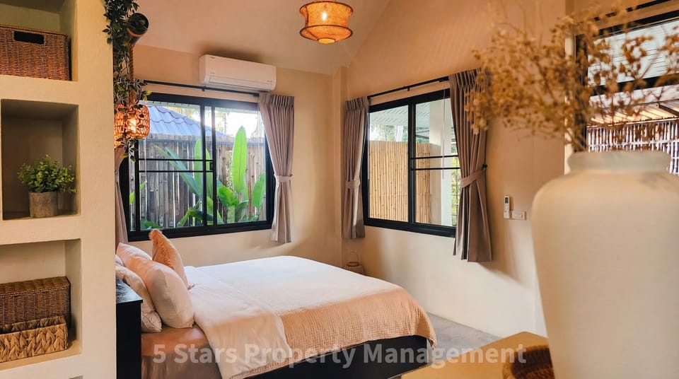 Bed, View (from property/room), Photo of the whole room, Bedroom
