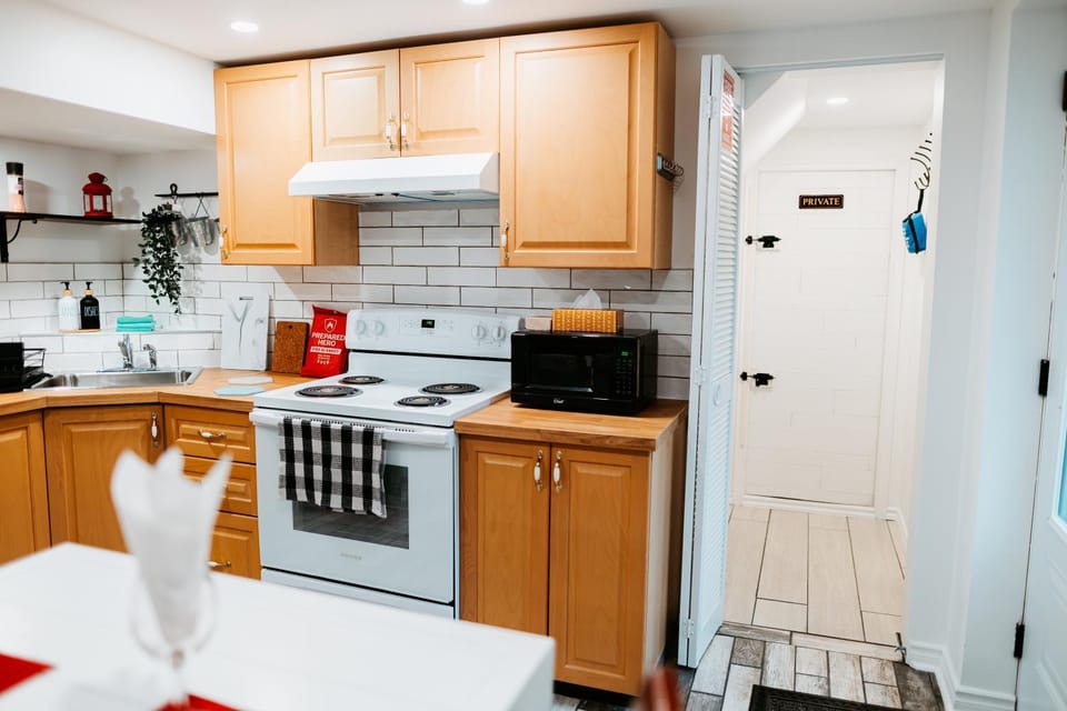 The Bay Crib Apartment in Ottawa