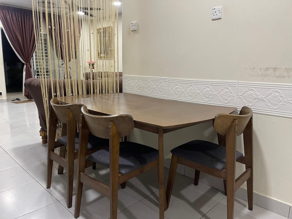 Impian Homestay BSI 4 Bedrooms Fully Aircond Netflix House in Sabah