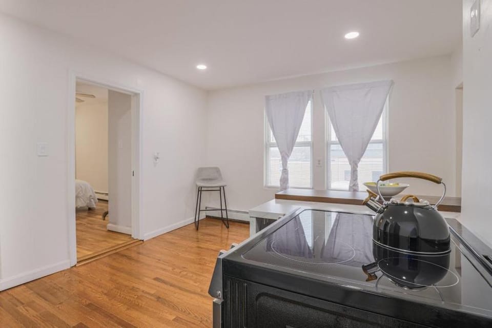Cozy Room in the City of Worcester Apartment in Worcester
