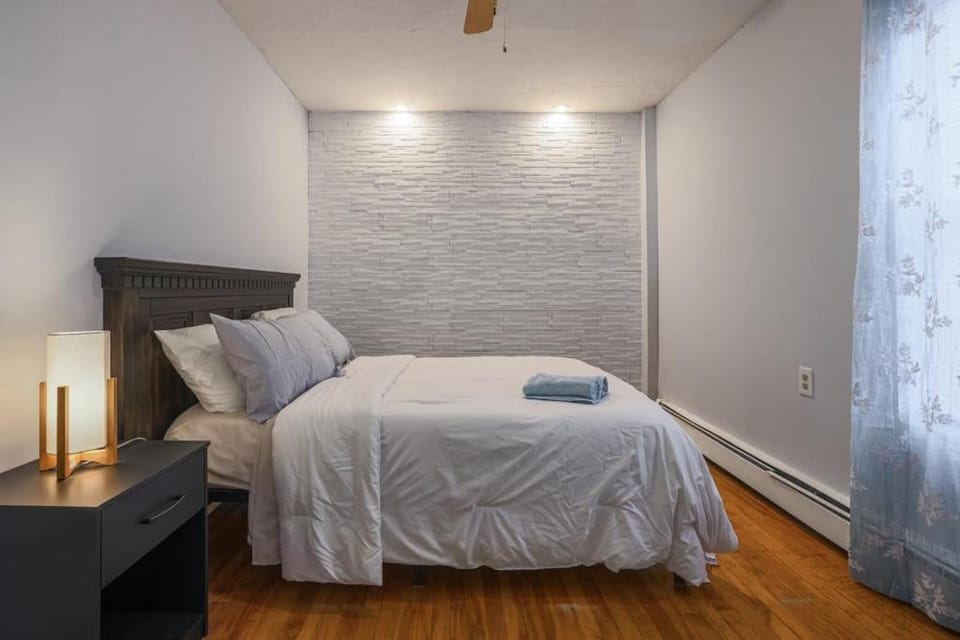 Cozy Room in the City of Worcester Apartment in Worcester
