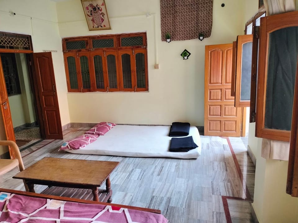 Shreeji Niwas Apartment in Varanasi