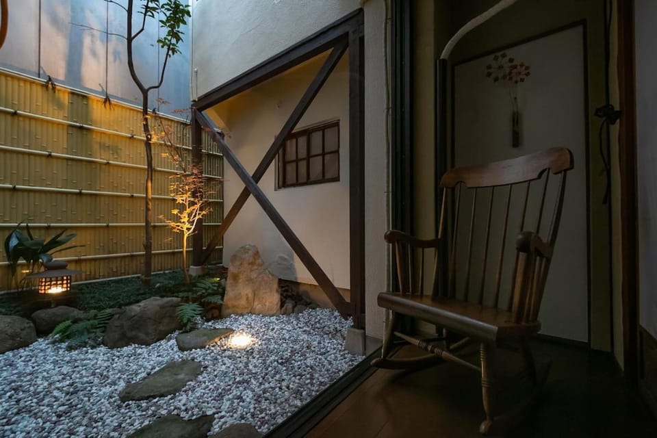 100平米で最大10名宿泊可能- Shinsaibashiまで徒歩5分の立地で美しい日本家屋です-BBQも楽しめます Apartment in Osaka