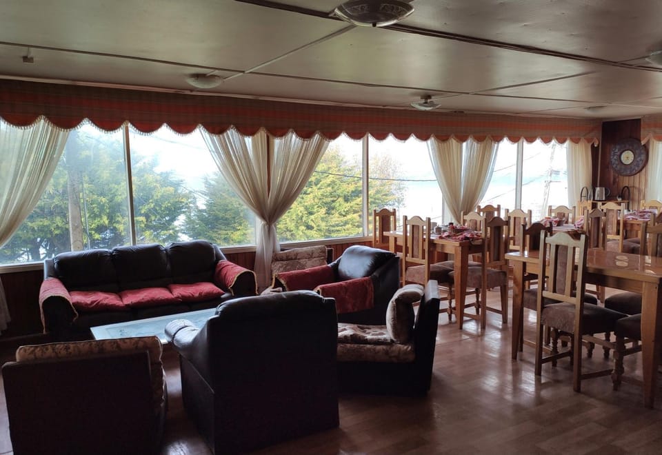 Communal lounge/ TV room, Seating area, Dining area