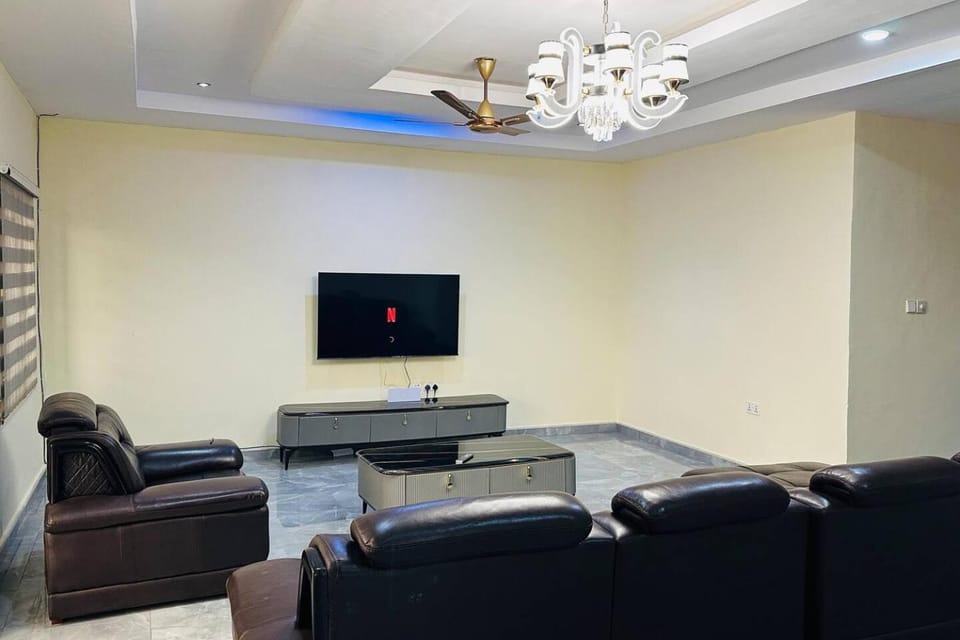 Sunlit Top Floor +Starlink Wi-Fi Vacation rental in Kumasi