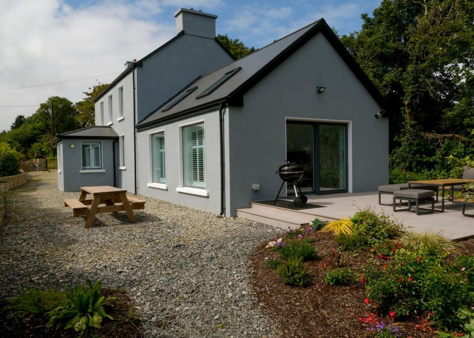 Property building, Patio, Garden