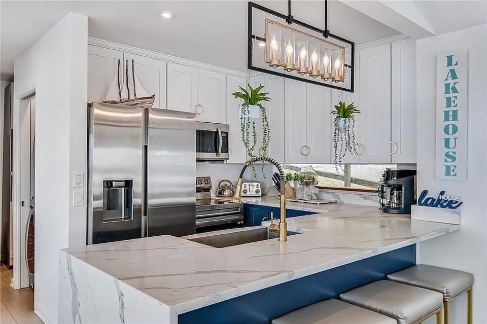 Kitchen or kitchenette, dishwasher, oven, stove