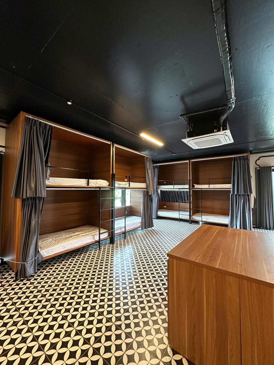 The Luna Tam Coc Hostel - Bar & Pool,Trekking Cuc Phuong Hostel in Laos