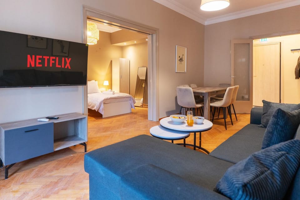 TV and multimedia, Dining area, Bedroom