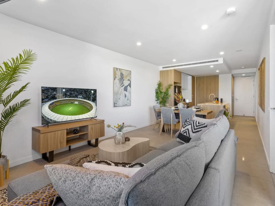 Gabba Retreat - Rooftop Pool & Stunning City View Apartment in Kangaroo Point