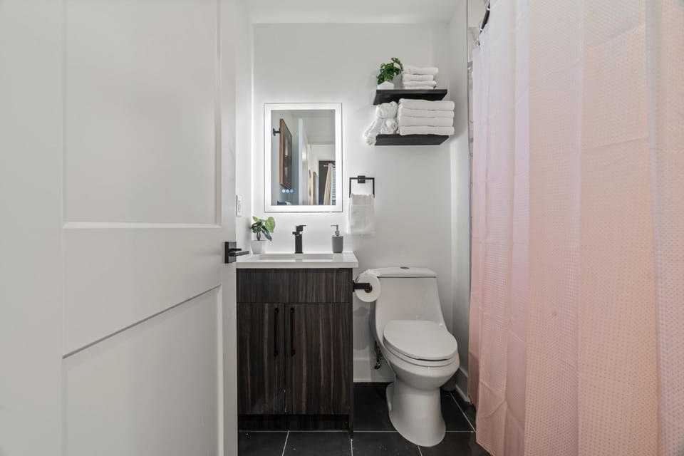 Toilet, Bathroom, towels