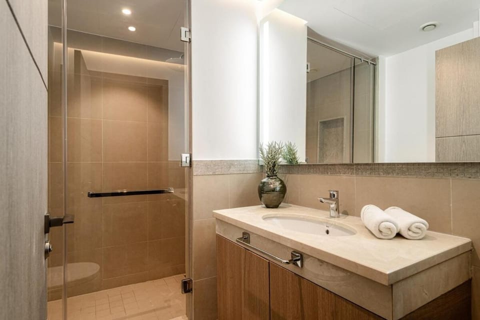 Paradise Retreats 3BR Burj Khalifa & Fountain view Apartment in Dubai