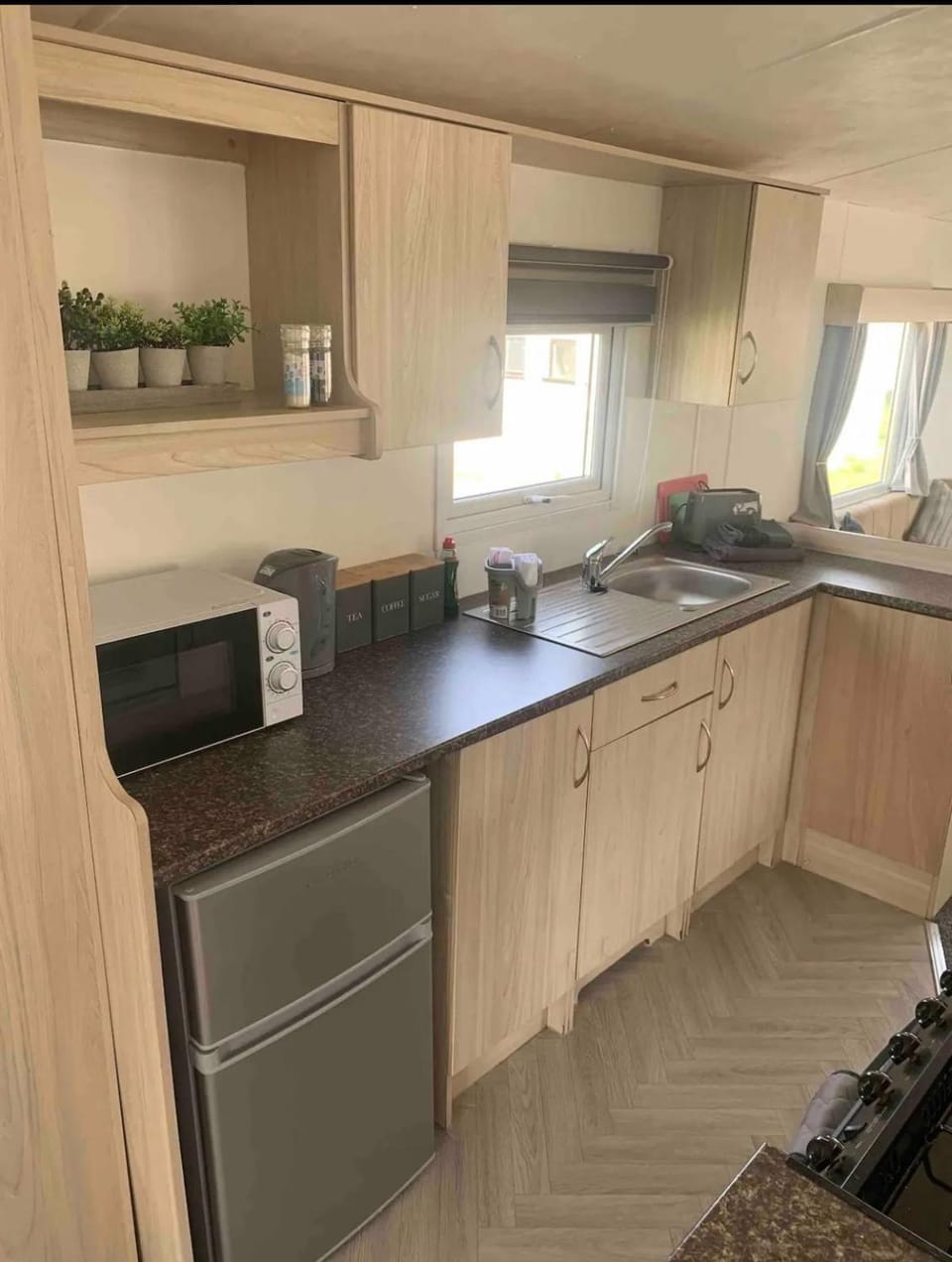 Kitchen or kitchenette, pet friendly, stove, toaster