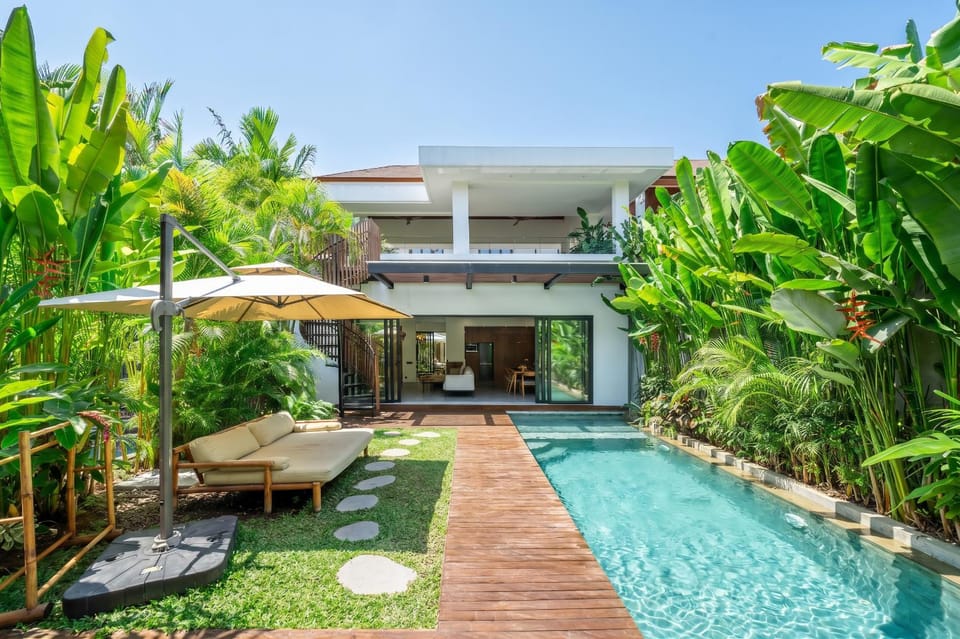 Property building, Swimming pool, Swimming pool
