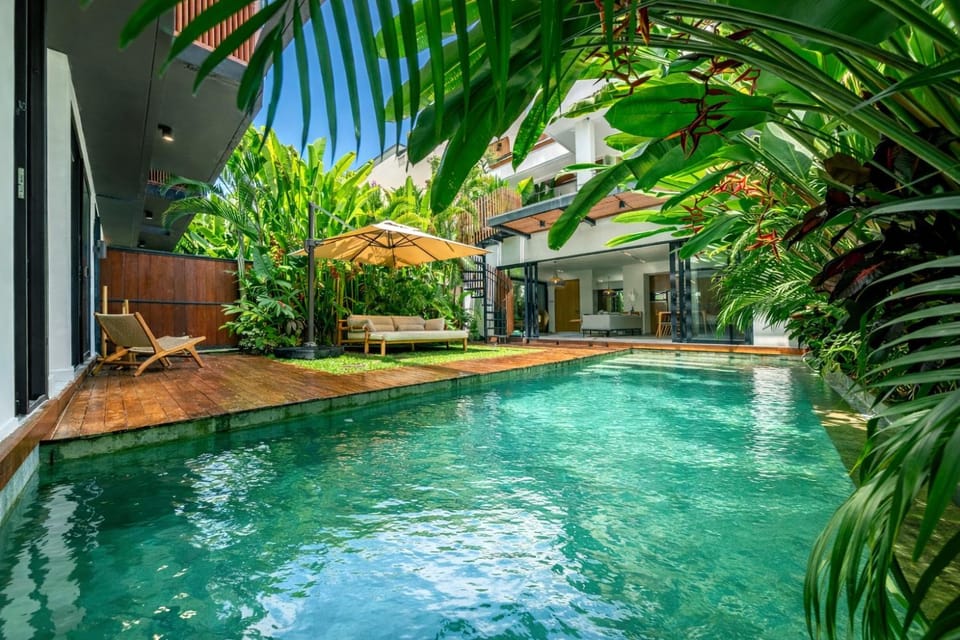 Property building, Garden, Swimming pool