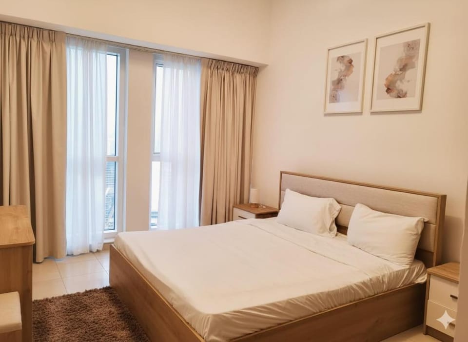 Yogi - 2BR with Maid Burj Khalifa and Canal View Apartment in Dubai