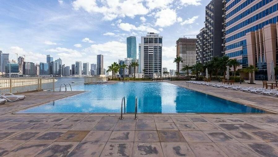 Yogi - 2BR with Maid Burj Khalifa and Canal View Apartment in Dubai