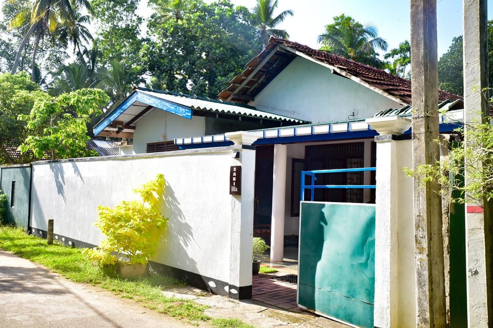 Saki villa, boat tour with sea food & rottie Bed and Breakfast in Southern Province