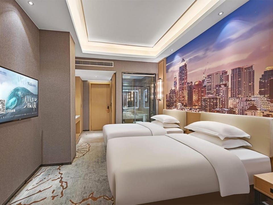 Vienna Hotel Shenzhen World Exhibition & Convention Center Shahao Metro Station Branch Hotel in Shenzhen