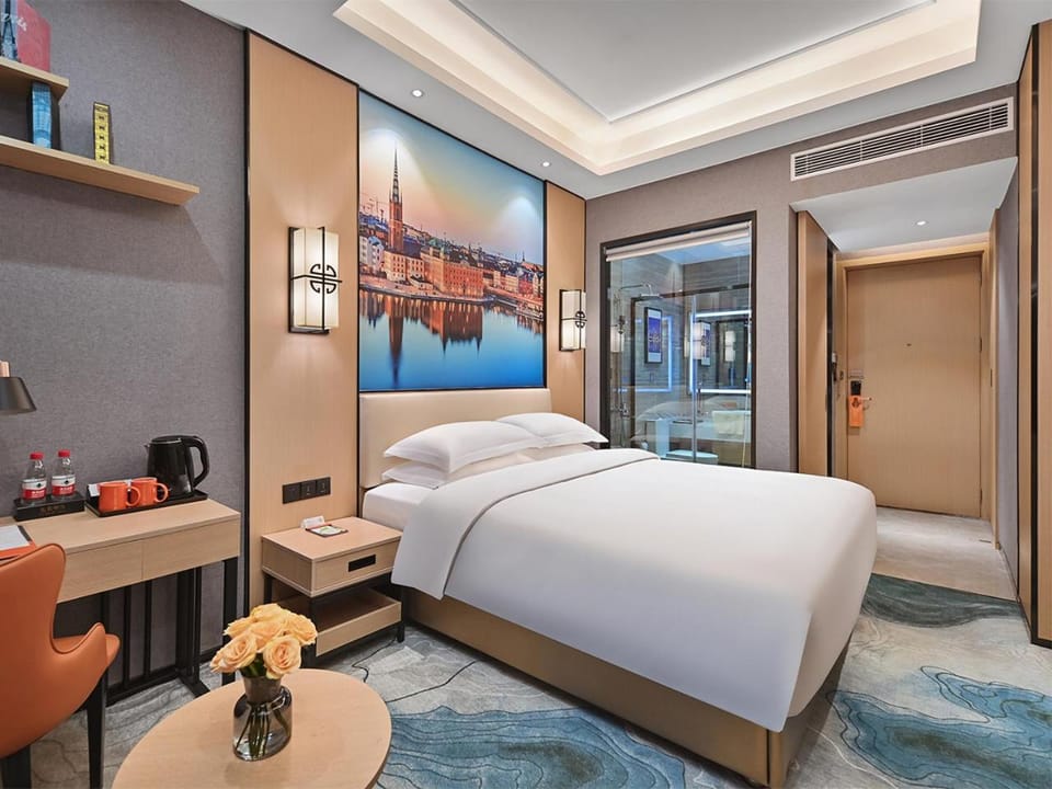 Vienna Hotel Shenzhen World Exhibition & Convention Center Shahao Metro Station Branch Hotel in Shenzhen