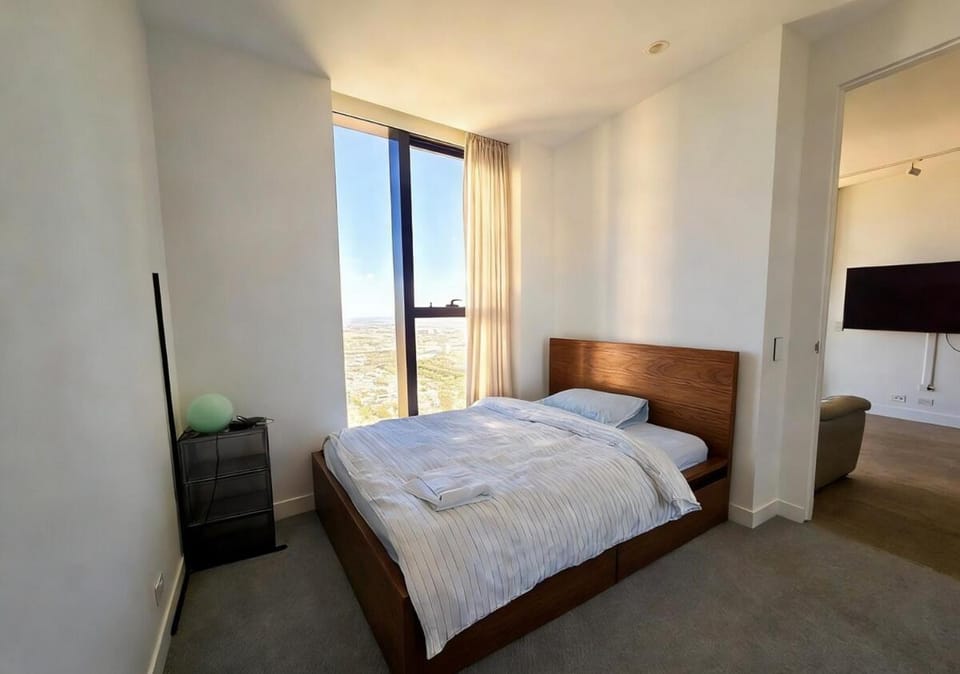 Sunset Sky Nest CBD 65F Apartment in Melbourne