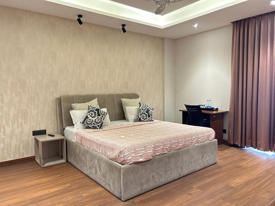 Bed, Photo of the whole room, Bedroom