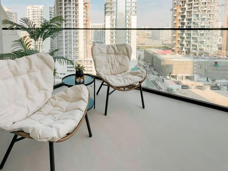 Binghatti Phantom's Elegant 1BR with Private Pool! Apartment in Dubai