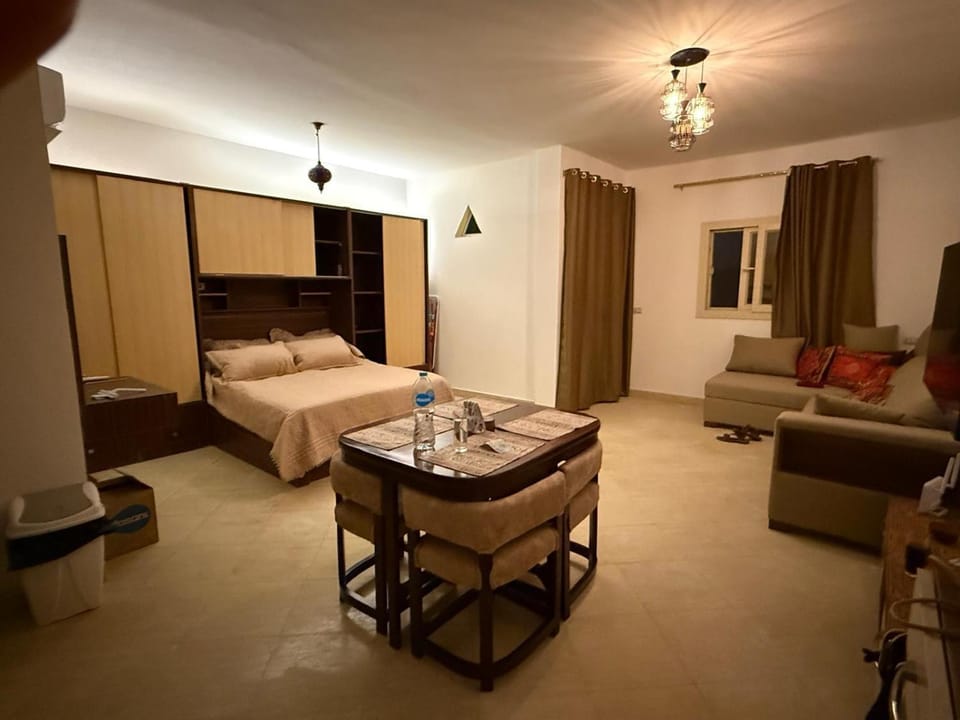 Seating area, Bedroom