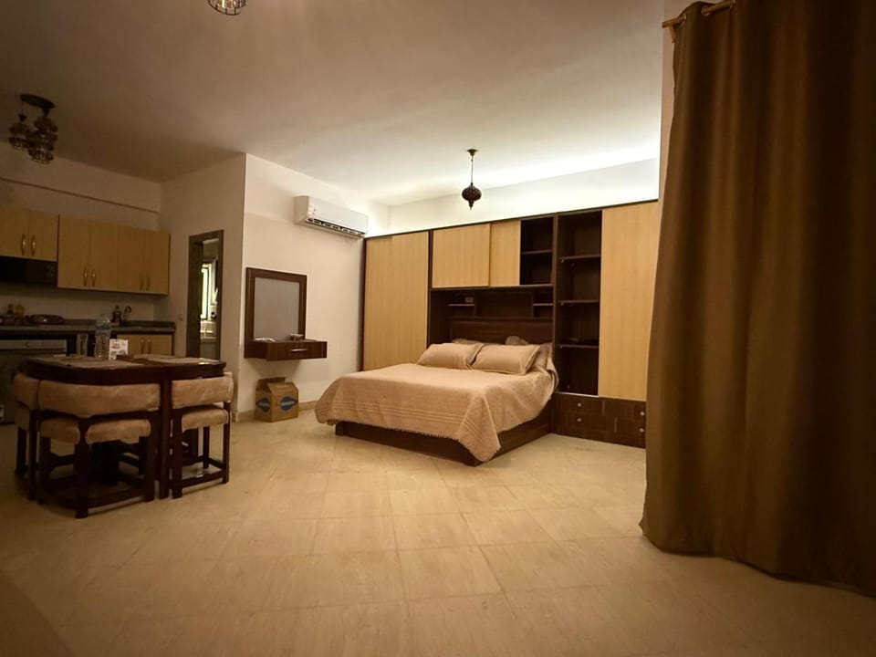 Kitchen or kitchenette, Bedroom