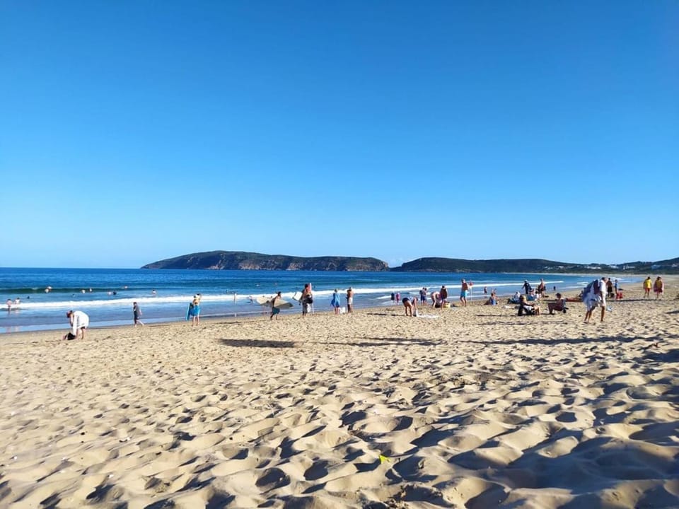 The Whale Tale - 2BD Pool & 800m to Solar Beach Apartment in Plettenberg Bay