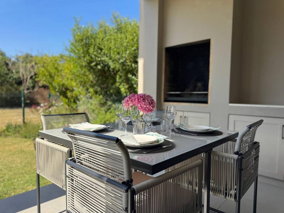 The Whale Tale - 2BD Pool & 800m to Solar Beach Apartment in Plettenberg Bay