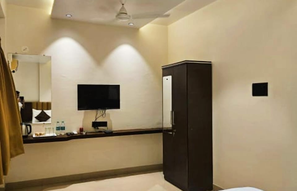 Communal lounge/ TV room, TV and multimedia, Evening entertainment, wardrobe