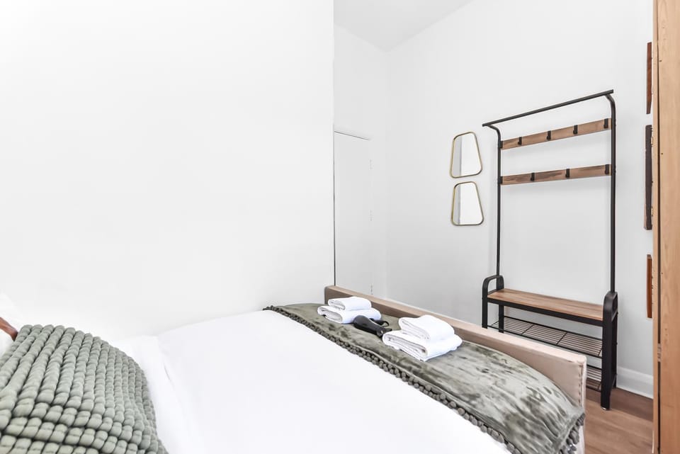 2-Bedroom Apartment in Central London Opposite Station Apartment in London Borough of Islington