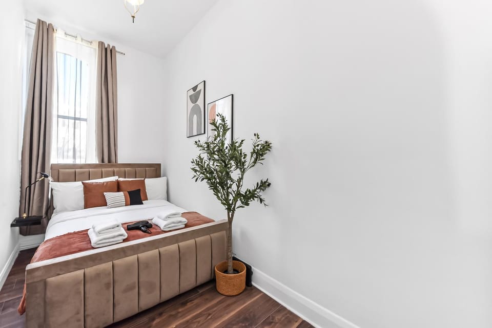 2-Bedroom Apartment in Central London Opposite Station Apartment in London Borough of Islington