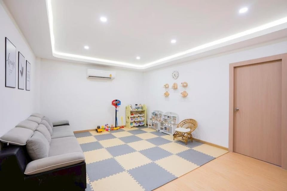 Living room, Entertainment