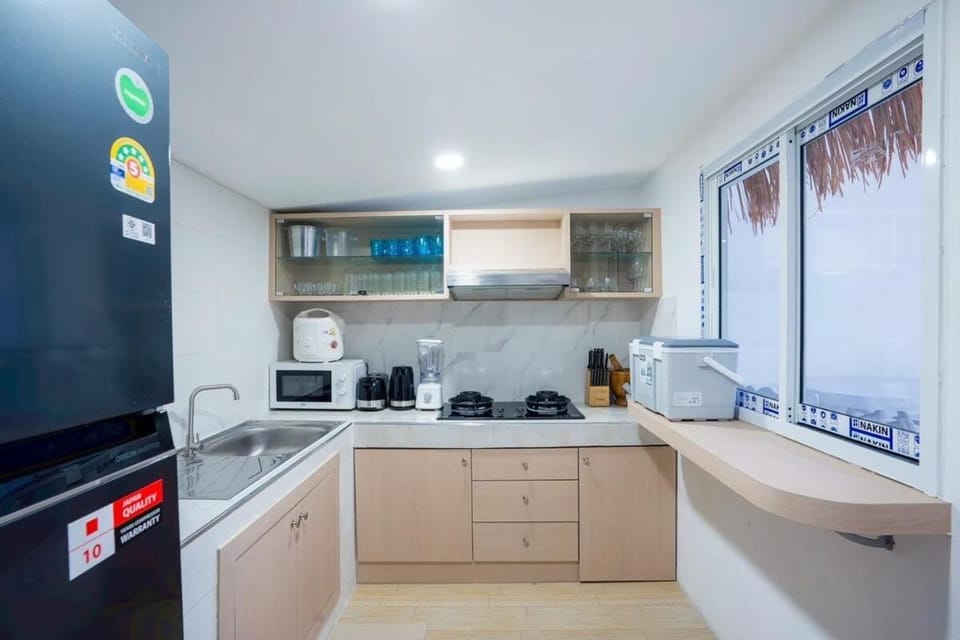 Kitchen or kitchenette, microwave, stove