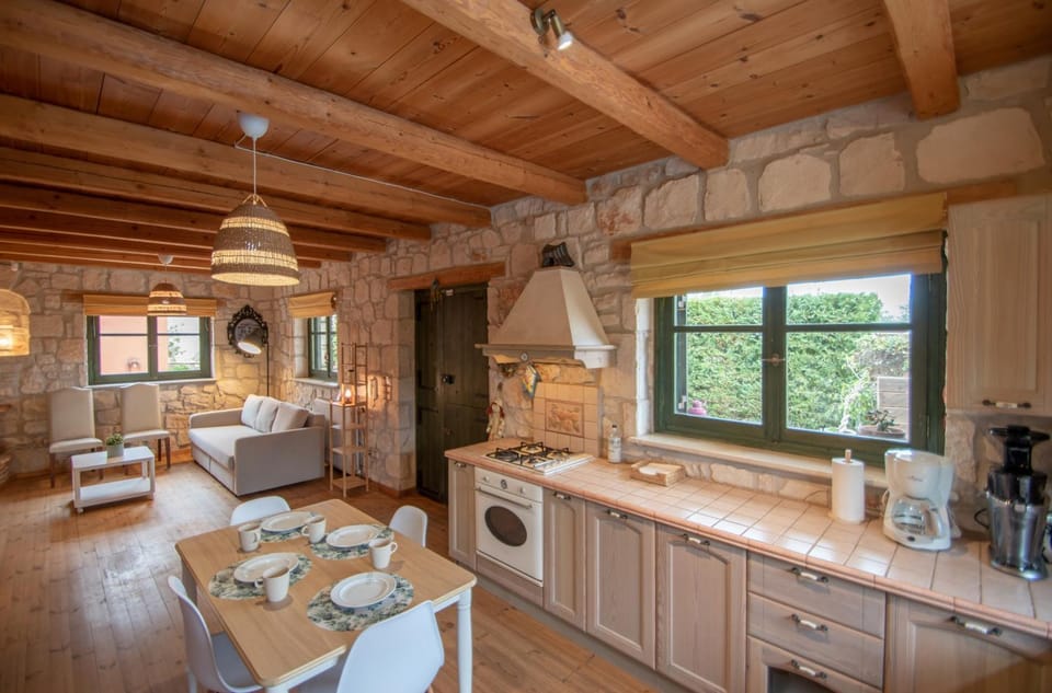 Food and drinks, Dining area