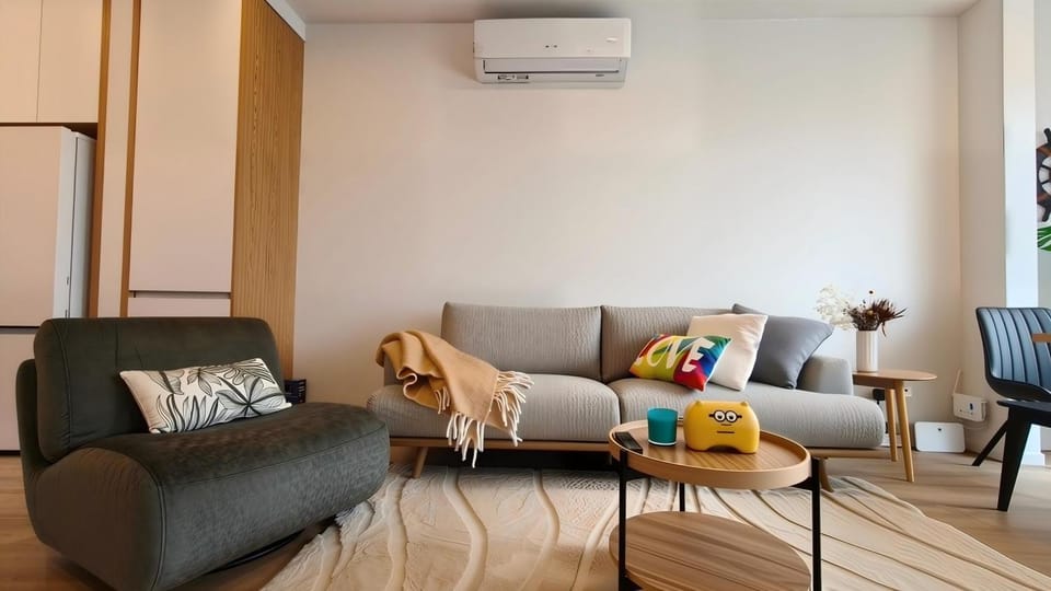 Living room, Seating area, air conditioner