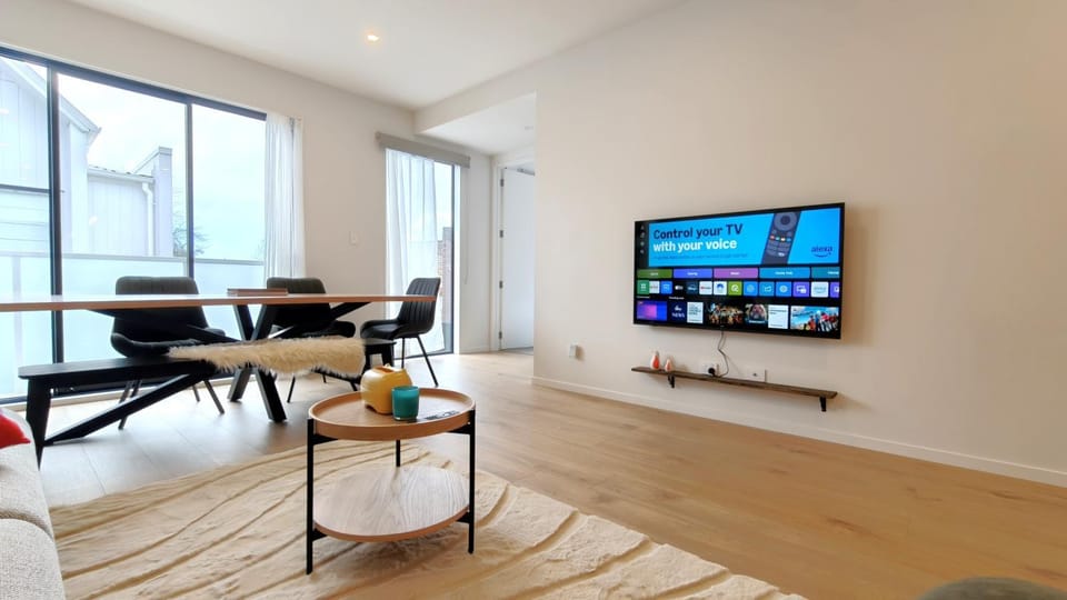 TV and multimedia, Living room, Dining area, Evening entertainment