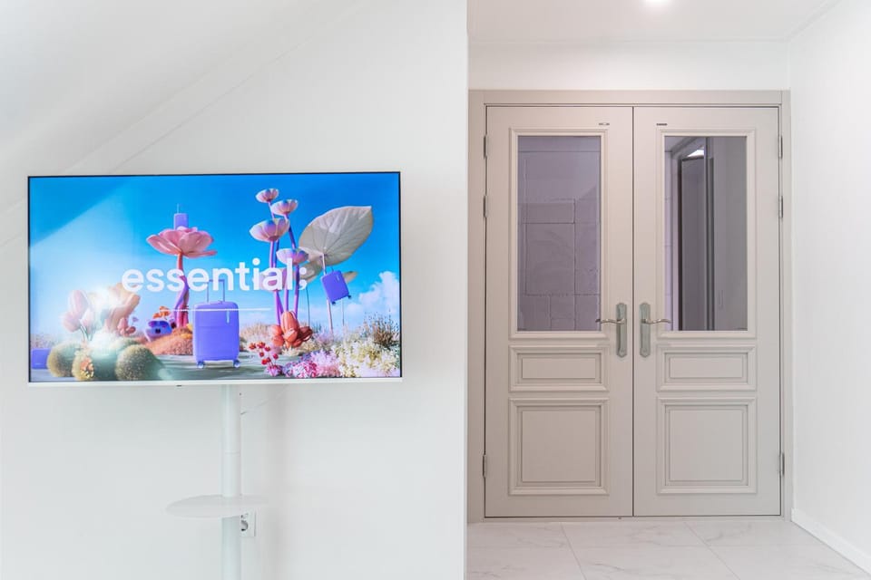 Communal lounge/ TV room, TV and multimedia