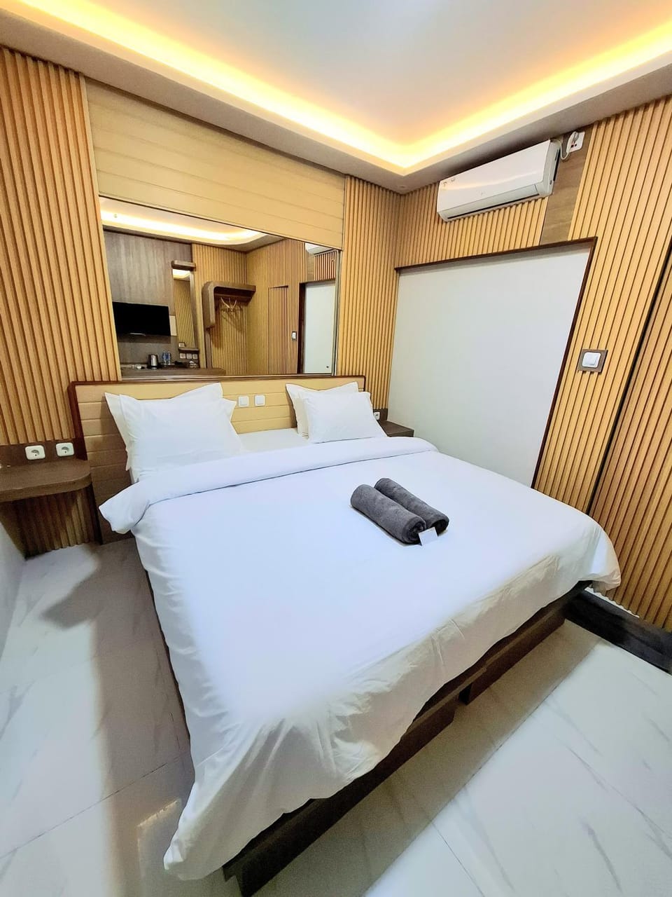 Bed, Photo of the whole room, Bedroom
